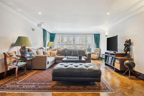 3 bedroom apartment to rent, Palace Green, Kensington, W8