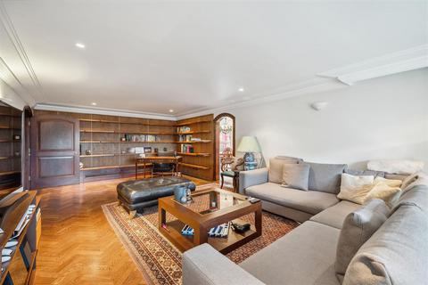 3 bedroom apartment to rent, Palace Green, Kensington, W8