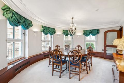 3 bedroom apartment to rent, Palace Green, Kensington, W8