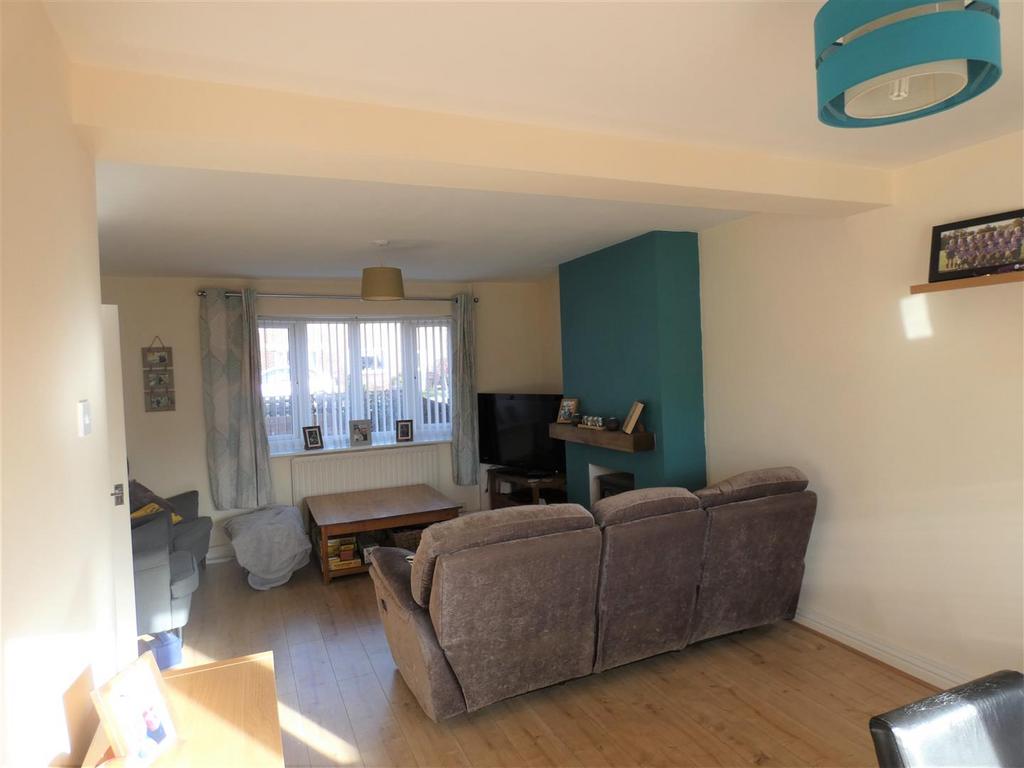Deneside, Seghill, Cramlington 3 bed semidetached house £144,950