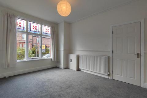 3 bedroom terraced house to rent - Hawthorn Road, Hale, Altrincham
