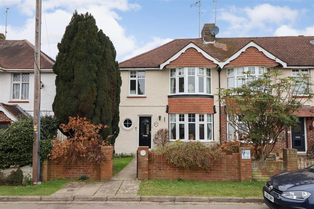 Chesworth Crescent, Horsham 3 bed end of terrace house £575,000