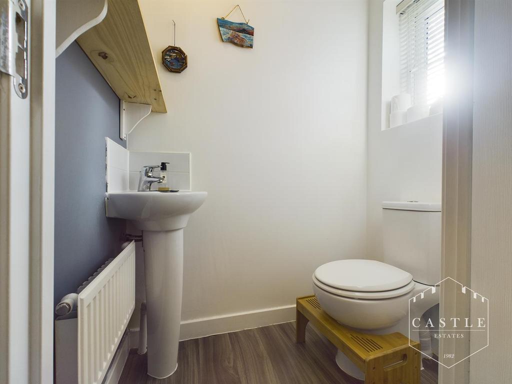 Indigo Drive, Burbage, Hinckley 3 bed semidetached house £260,000