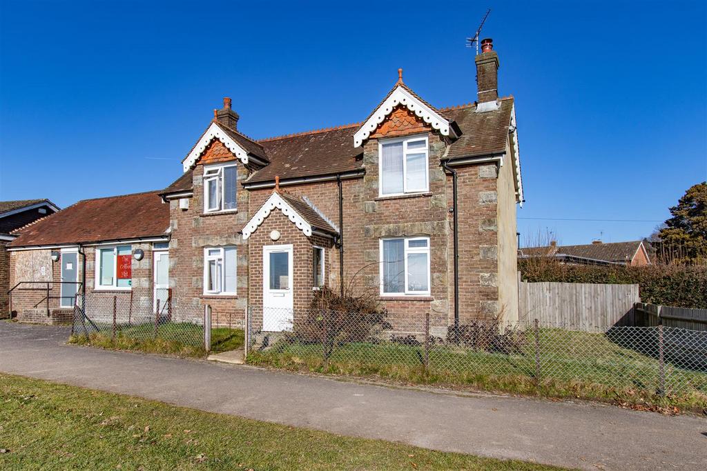 Blackness Road, Crowborough 3 bed house for sale £375,000
