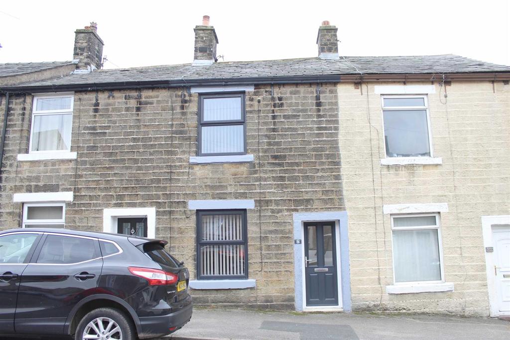 Brosscroft, Hadfield, Glossop 2 bed terraced house £795 pcm (£183 pw)