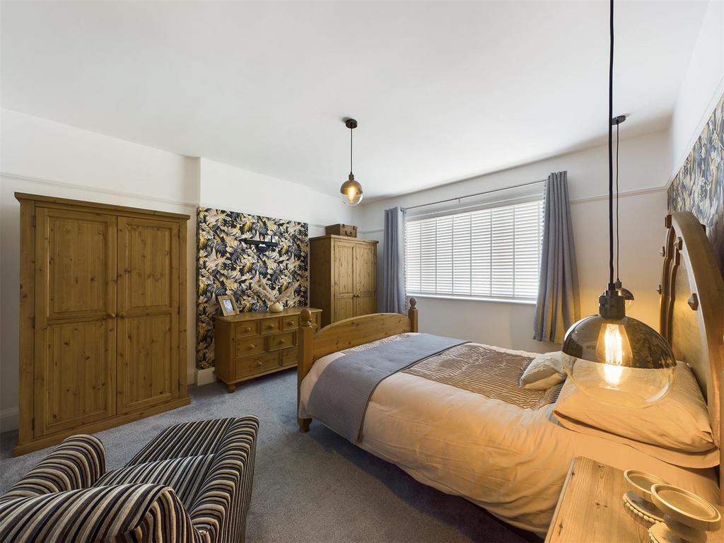 Bedroom: