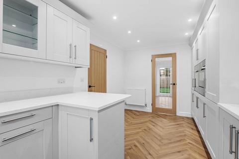 4 bedroom detached house for sale - The Buckleys, Alvechurch, Birmingham, B48 7NF