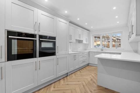 4 bedroom detached house for sale - The Buckleys, Alvechurch, Birmingham, B48 7NF