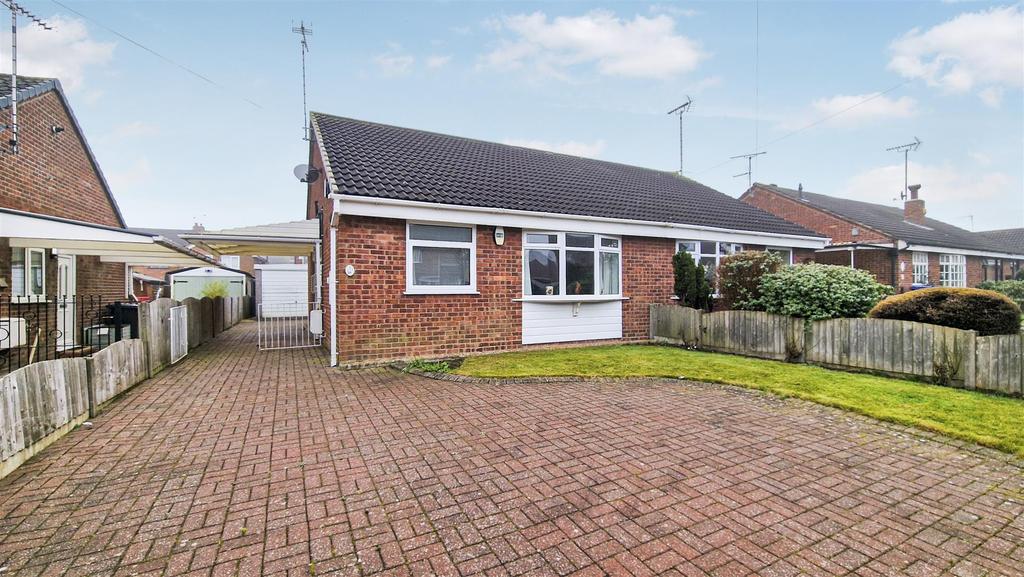 Hallam Road, Uttoxeter 2 bed semidetached bungalow £200,000