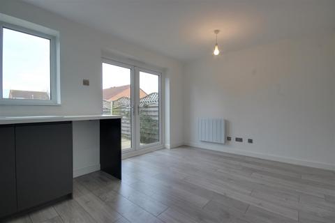 6 Briar Close, Newport, Brough, HU15 2QY