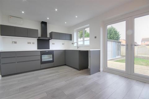 6 Briar Close, Newport, Brough, HU15 2QY