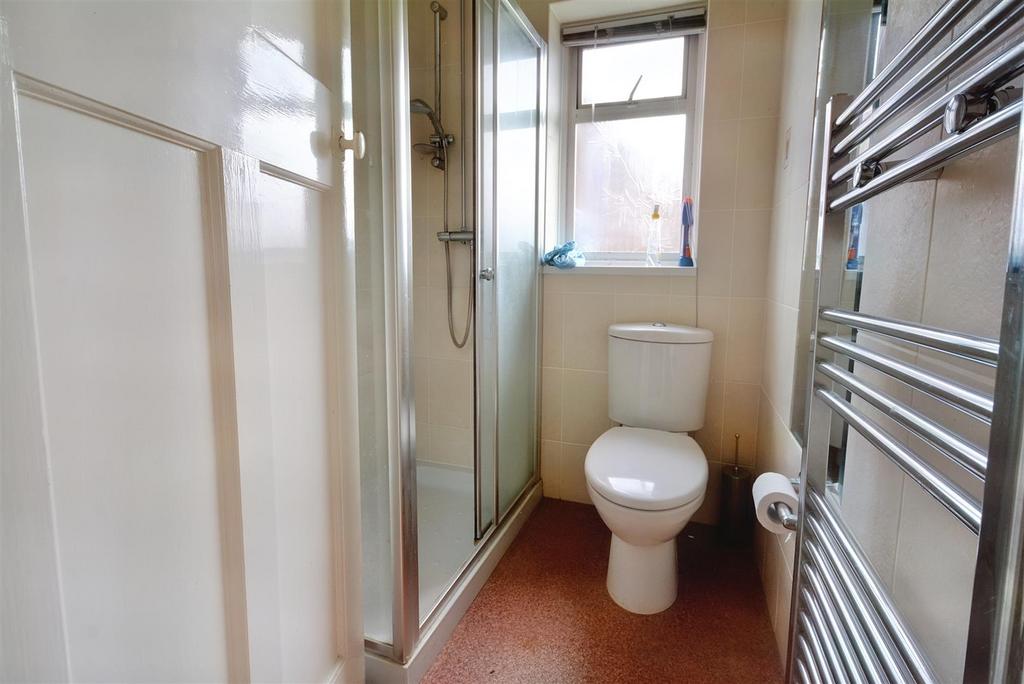 DSC 3778 Bathroom.jpeg