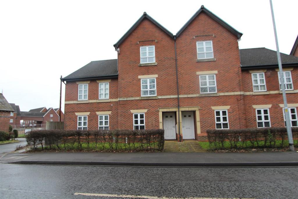 Rushgreen Road, Lymm 4 bed semidetached house £1,650 pcm (£381 pw)