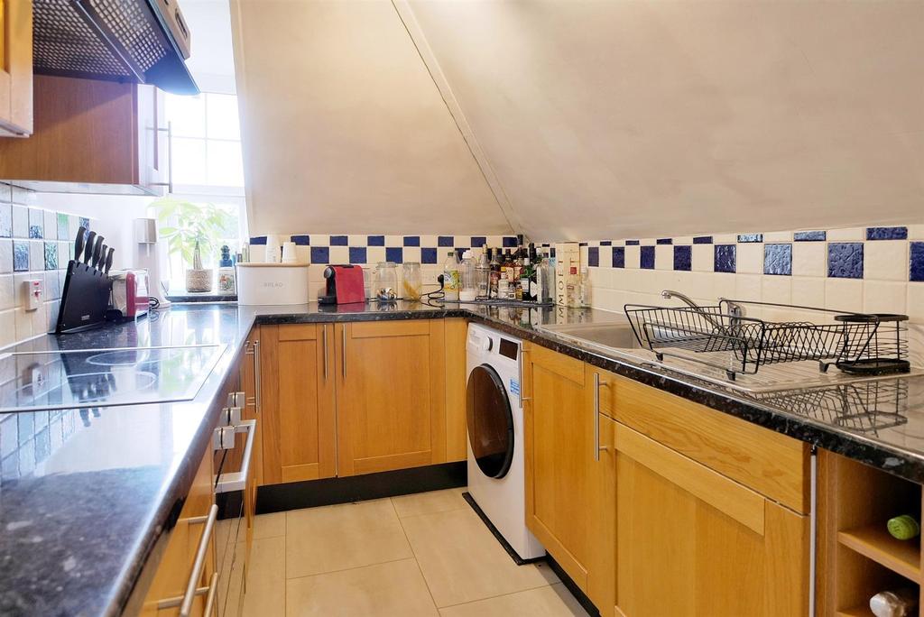 Walton House, Walton Lane, Bosham 1 bed flat £250,000