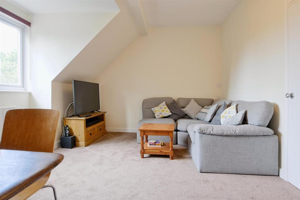 Walton House, Walton Lane, Bosham 1 bed flat £250,000