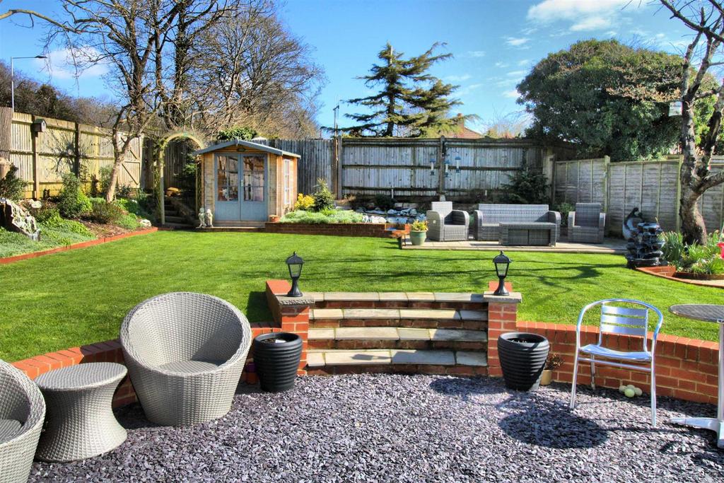 Richington Way, Seaford 2 bed detached bungalow £595,000