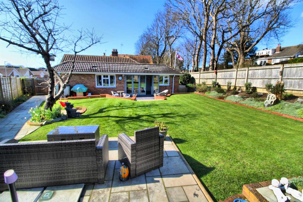 Richington Way, Seaford 2 bed detached bungalow £595,000