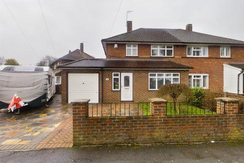 6 Thistlewood Crescent, New Addington, Croydon, CR0 0AR