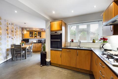 6 Thistlewood Crescent, New Addington, Croydon, CR0 0AR