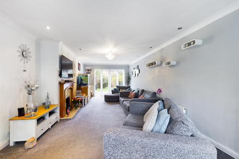 6 Thistlewood Crescent, New Addington, Croydon, CR0 0AR