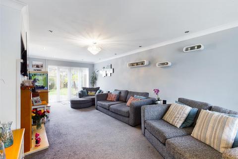 6 Thistlewood Crescent, New Addington, Croydon, CR0 0AR