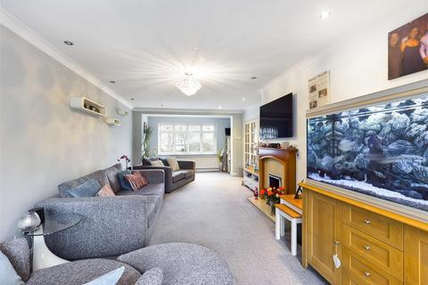 6 Thistlewood Crescent, New Addington, Croydon, CR0 0AR