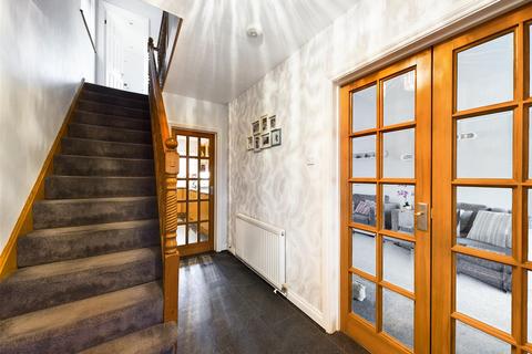 6 Thistlewood Crescent, New Addington, Croydon, CR0 0AR