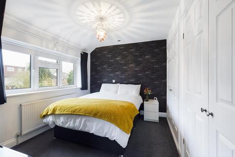 6 Thistlewood Crescent, New Addington, Croydon, CR0 0AR