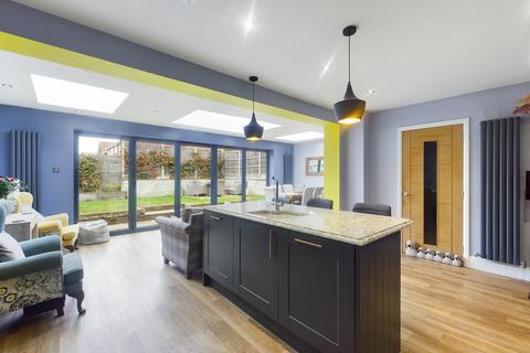 6 Quail Gardens, South Croydon, CR2 8TF