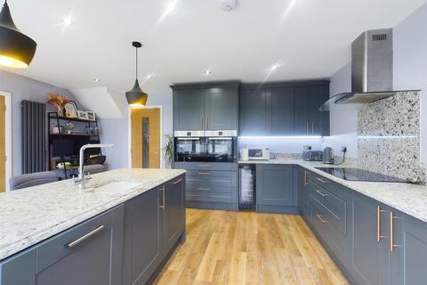 6 Quail Gardens, South Croydon, CR2 8TF