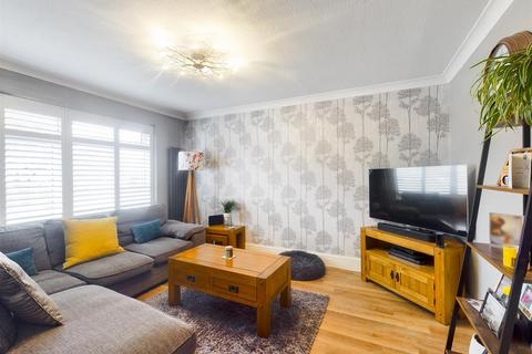 6 Quail Gardens, South Croydon, CR2 8TF