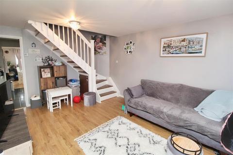 2 bedroom end of terrace house for sale - Pettingrew Close, Walnut Tree, Milton Keynes