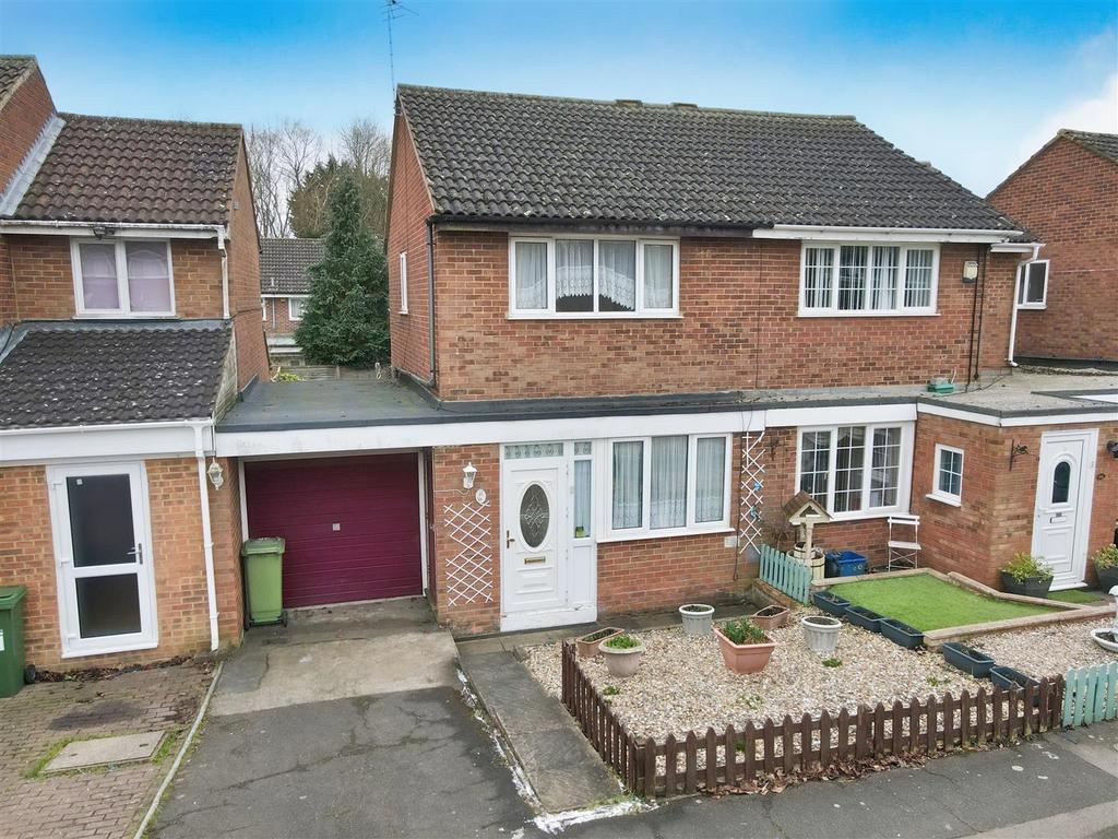Wallingford, Bradville, Milton Keynes 2 bed semidetached house £275,000