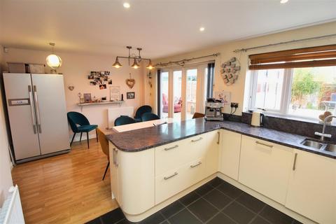 20 Kendall Place, Medbourne, Milton Keynes, MK5 6LR