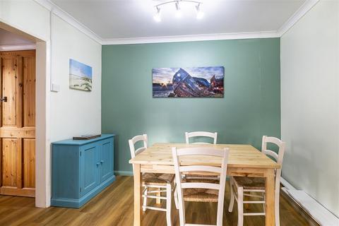 325 Hook Road, Epsom, KT19 8QU