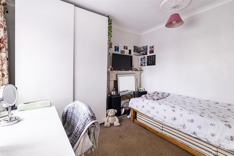 325 Hook Road, Epsom, KT19 8QU