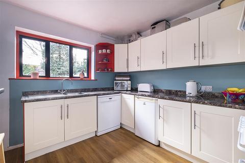 325 Hook Road, Epsom, KT19 8QU
