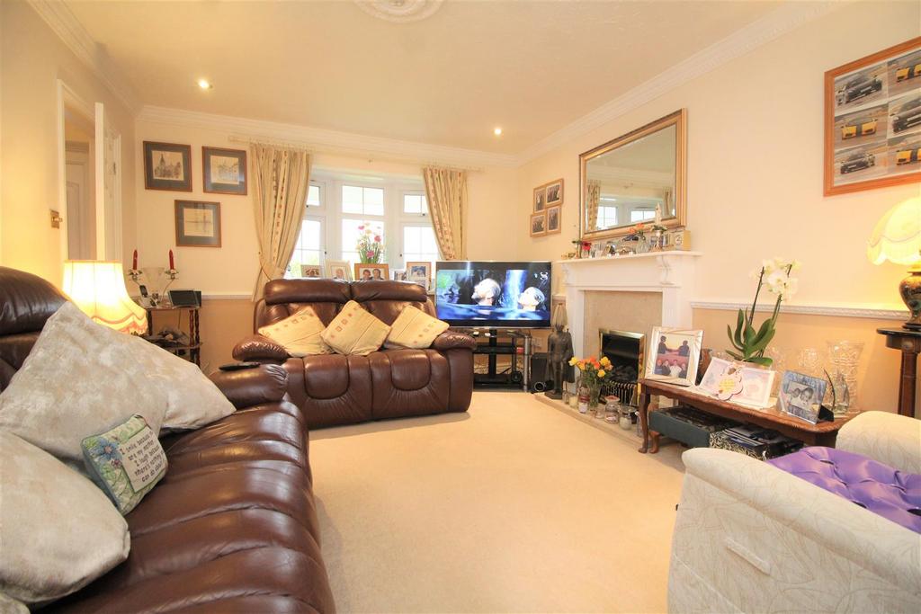 Willowbrook Drive, Coates, Peterborough 4 bed detached house for sale
