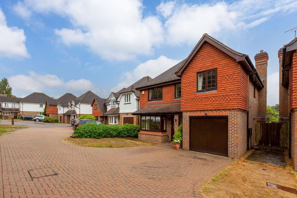 Walnut Close, Eynsford DA4 0ES 4 bed detached house £2,800 pcm (£646 pw)