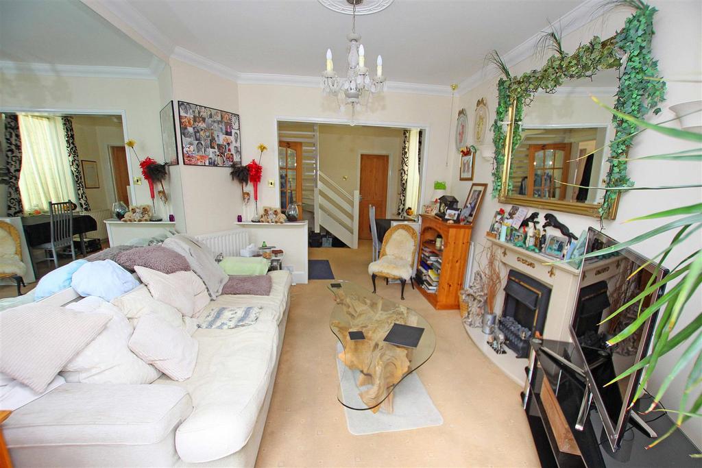 Pine Vale Crescent, Bournemouth 4 bed detached bungalow £425,000