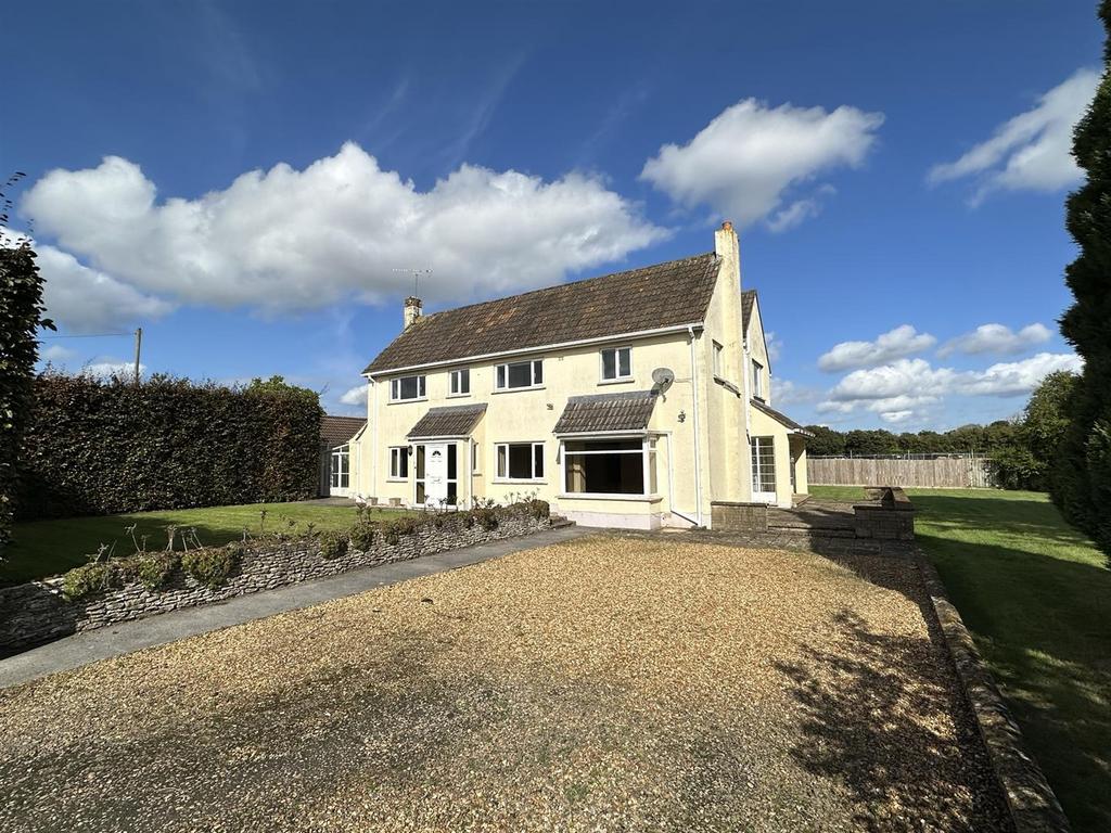 Showell, Chippenham 4 bed detached house for sale £625,000