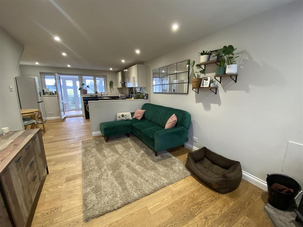 Lounge to kitchen.JPG