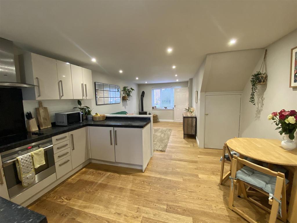 Kitchen to lounge.JPG