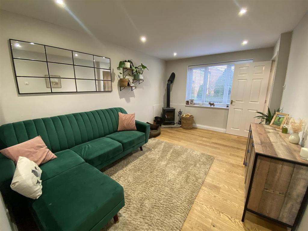 Lounge 3.JPG