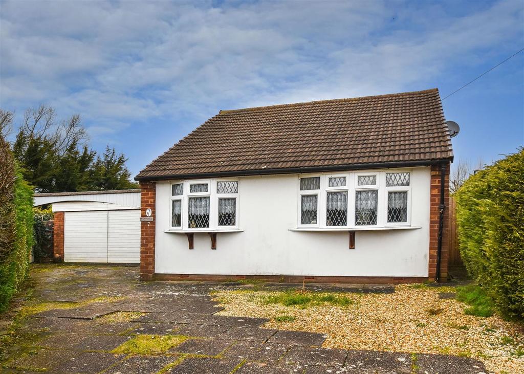 7 Apse Close, Wombourne, Wolverhampton 2 bed detached bungalow £295,000