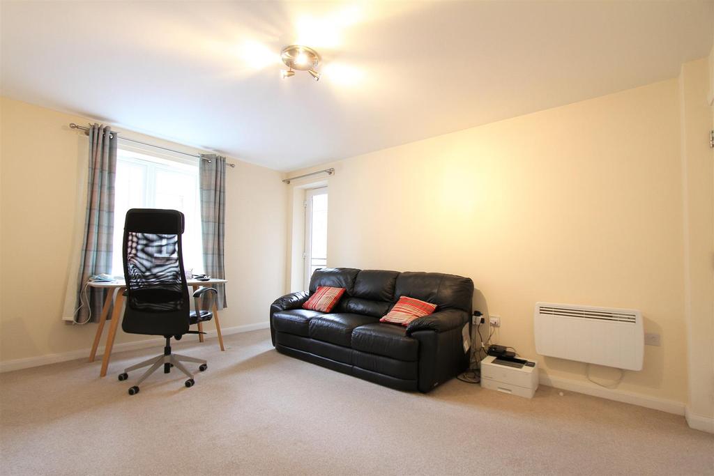 Poppleton Close, Coventry 2 bed flat £895 pcm (£207 pw)