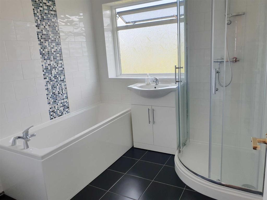 Windermere Road, HANDFORTH 3 bed semidetached house £1,250 pcm (£288 pw)