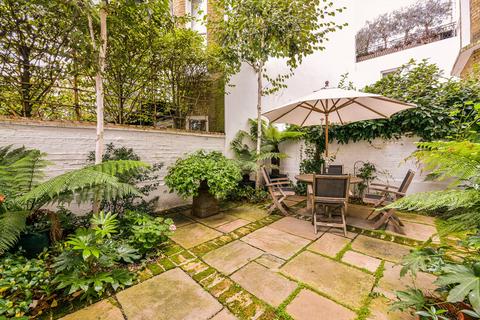 3 bedroom flat to rent, Inverness Gardens, London