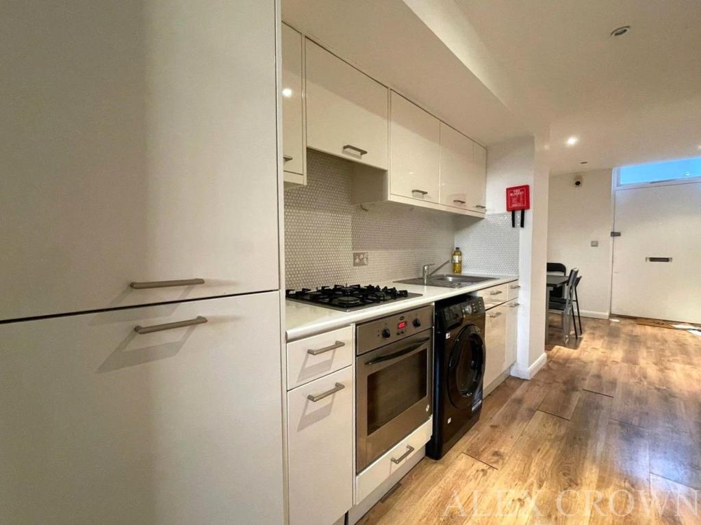 Island Centre Way, Enfield 1 bed terraced house £1,150 pcm (£265 pw)