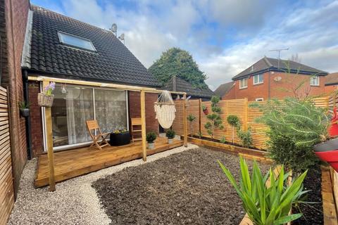 19 Truesdale Road, London, E6 5PT